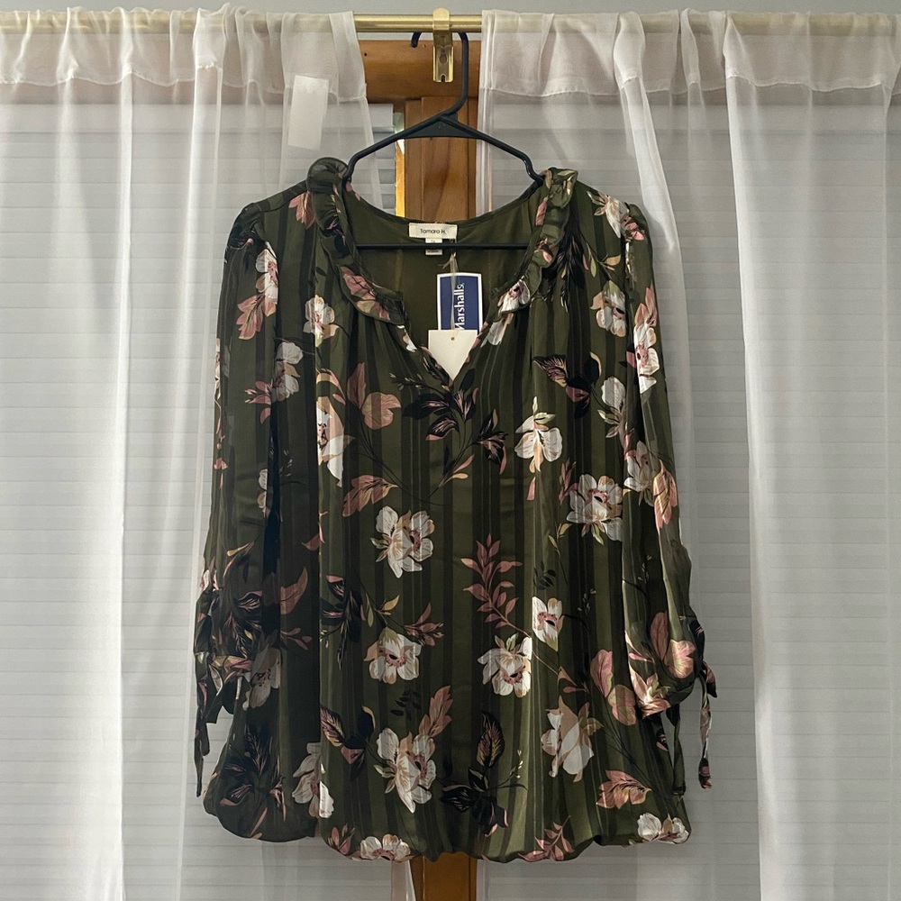 Green floral blouse with tags - Picture 1 of 2